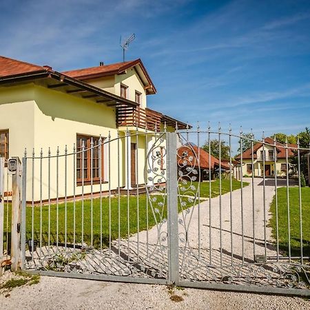 Jurajska Stokrotka Kotowice Ngoại thất bức ảnh